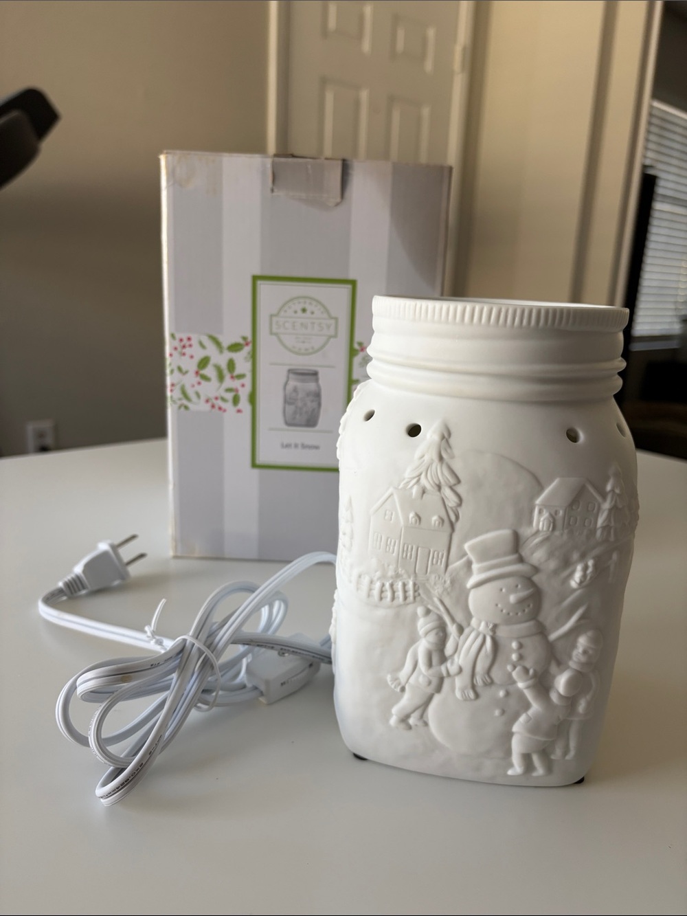 Scentsy ‘Let It Snow’ White Ceramic Snowman Christmas Mason Jar Warmer w/ Box